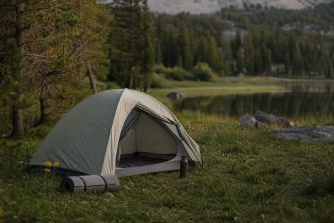 Réussir une installation discrète et respectueuse en pleine nature