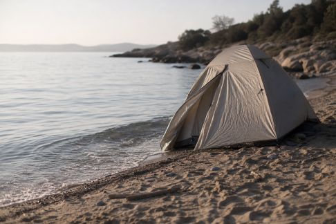 Sélection de plages où planter sa tente les pieds dans l'eau