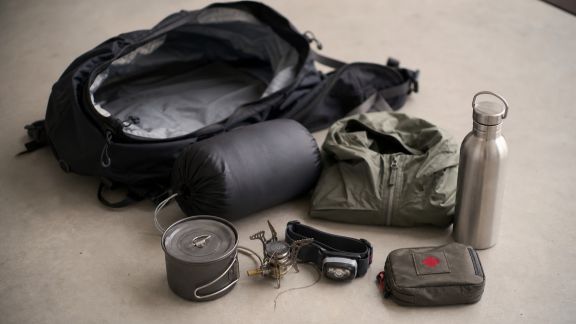 Optimiser son sac : l’essentiel à emporter pour un bivouac léger