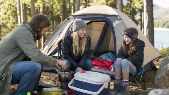 Économiser malin sur ses vacances : astuces camping accessibles à tous