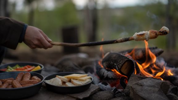 Dix recettes express à tester autour du feu de camp