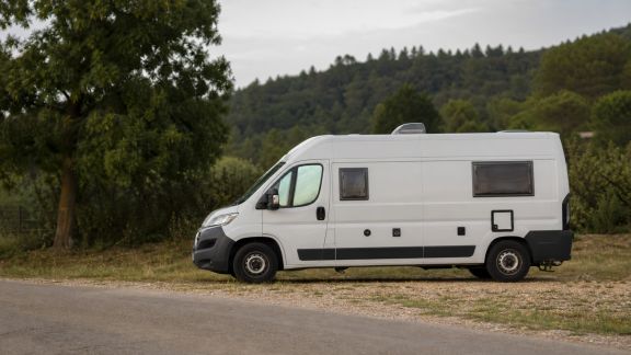 Le guide du stationnement hors camping : droits et précautions