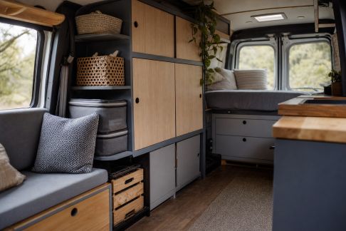 Bien choisir ses rangements intelligents pour optimiser l’espace d’un van