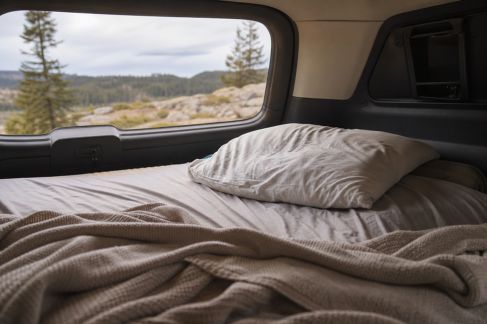 Bien dormir sur la route : conseils pour un couchage confortable