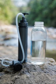 La filtration d’eau en camping : solutions simples et efficaces