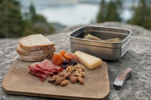Repas express en randonnée : les options pour cuisiner sans matériel