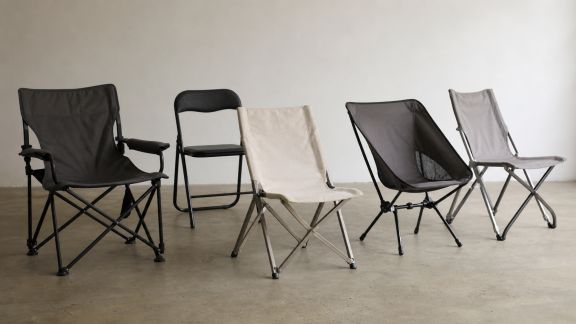 Comparatif des chaises pliantes : confort, poids et encombrement